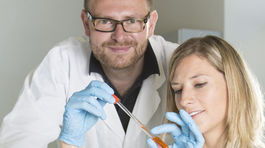 Absolventi VŠ sú žiadaní, uvedomujú si svoju cenu