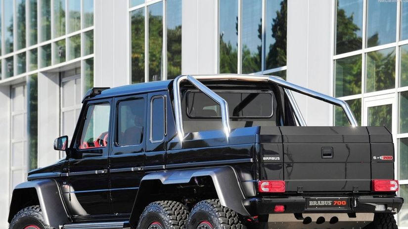 Exteriér je zušľachtený  ľahkými karbónovými...