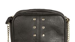 Mladistvá menšia kabelka, ktorú ocenia mladšie...