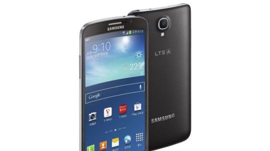 Samsug predstavil prvý smartfón so zakriveným...