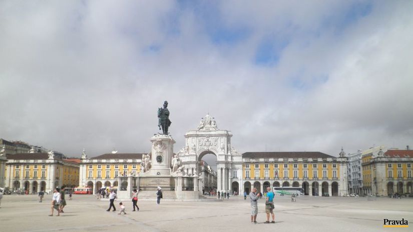 Praça do Comércio bolo po zemetrasení postavené...