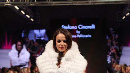 Zdá sa, že herečka Karin Haydu má bočný kšeft....