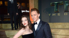 Kat Dennings a Tom Hiddleston