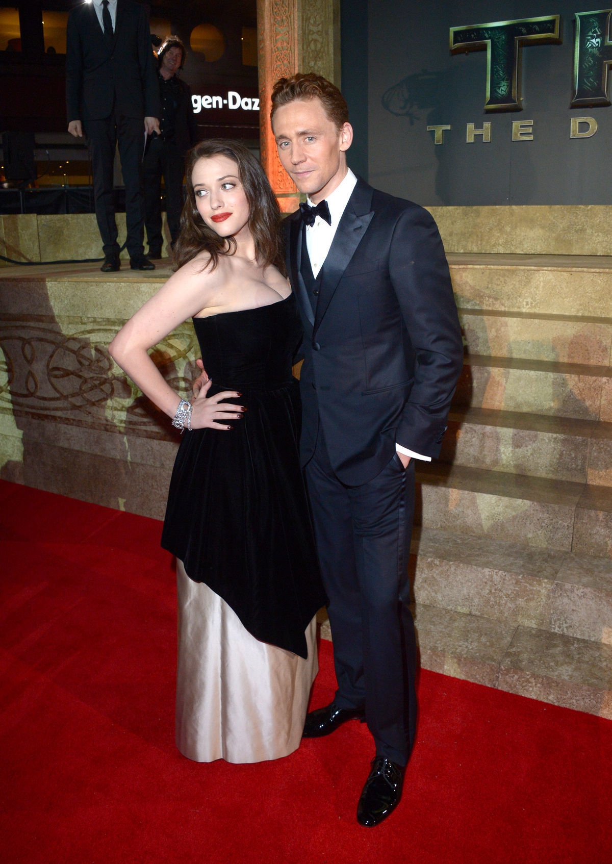Herečka Kat Dennings pózuje fotografom s...