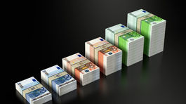 Dajte peniaze do akcií, vyzývajú sporiteľov v II. pilieri vládni analytici