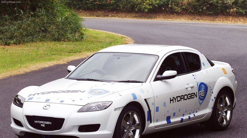 Posledným modelom s rotačným motorom sa stalo...