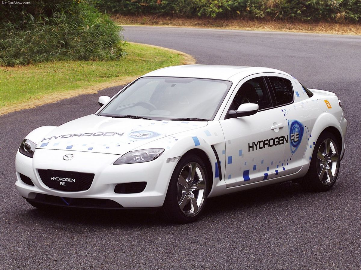 Posledným modelom s rotačným motorom sa stalo...
