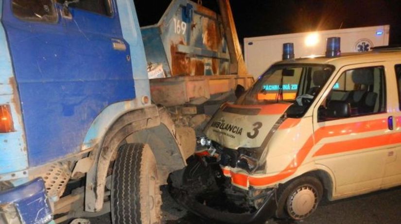 SR Trnava nehoda sanitka nákladné auto TTX