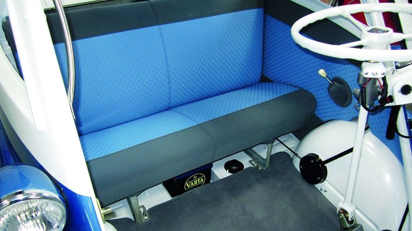 Poťahy sedadiel tvorí materiál Steron a ich...