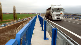 Maďari otvorili diaľničný úsek, ktorý priblíži Slovensko