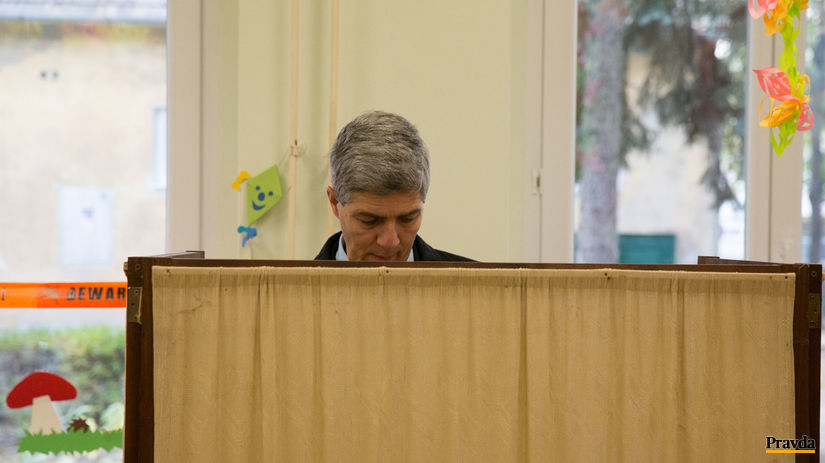 Predseda strany Most-Híd Béla Bugár odvolil v...