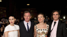 Rooney Mara, režisér Spike Jonze, herečka Scarlett Johansson a herec Joaquin Phoenix