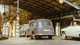 Ceny benzínu a nafty ‘cestujú v čase‘. Tankovať budeme ako v roku 2005! 