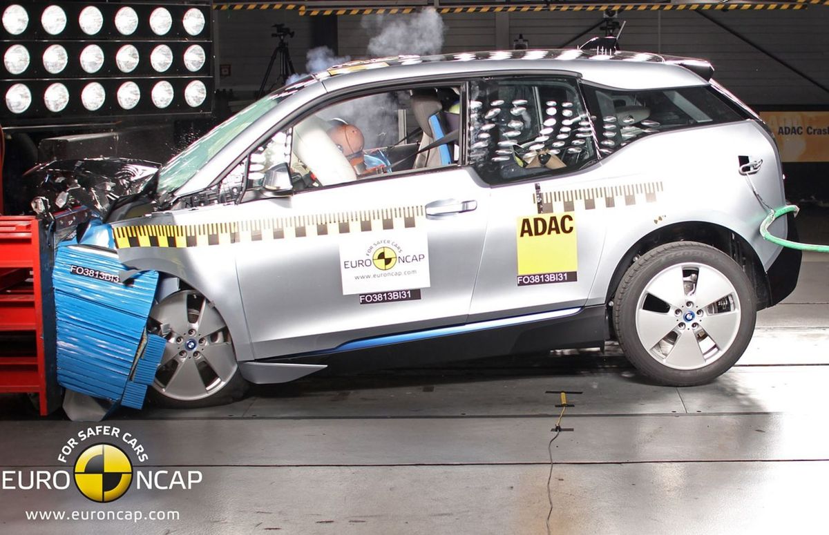 Ani elektromobil BMW i3 s kompozitnou...