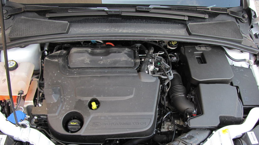 V motore 2.0 TDCi koluje 5,7 l motorového oleja...