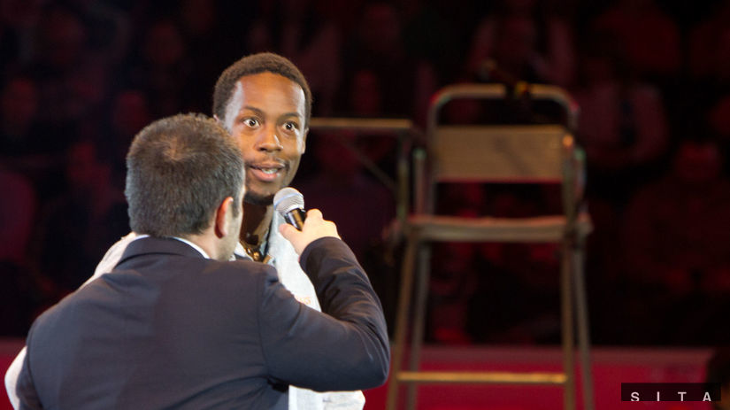 Gael Monfils poskytol na kurte rozhovor.