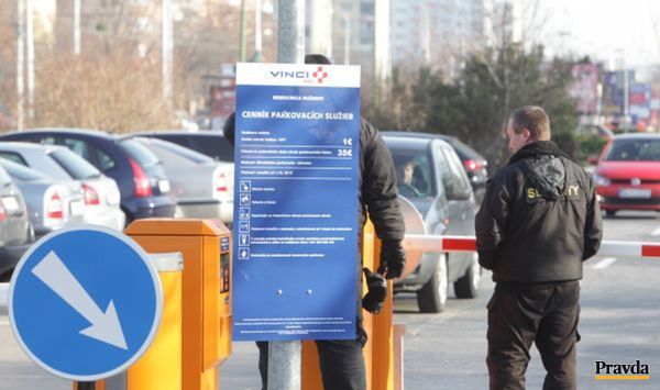 Za parkovanie platia aj pacienti nemocnice v...