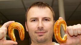 Pečie chlieb náš každodenný. Každú noc