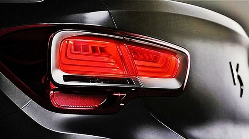 Snímka zadnej časti prezrádza, že na rozdiel od...