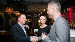 Generálny riaditeľ Matthias Settele (vľavo) sa...