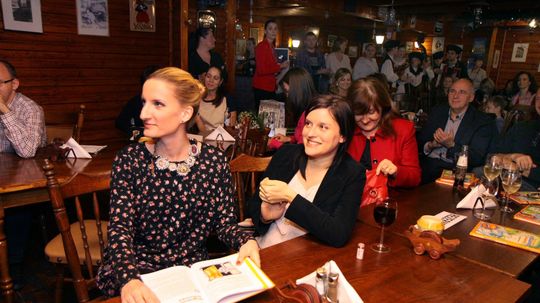 Autorka knihy s krstnou mamou Hanou Lasicovou. 