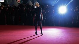 Modelka Adriana Sklenaříková-Karembeu a jej...