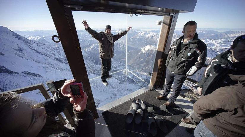 Zamestnanci aj návštevníci museli mať na nohách...