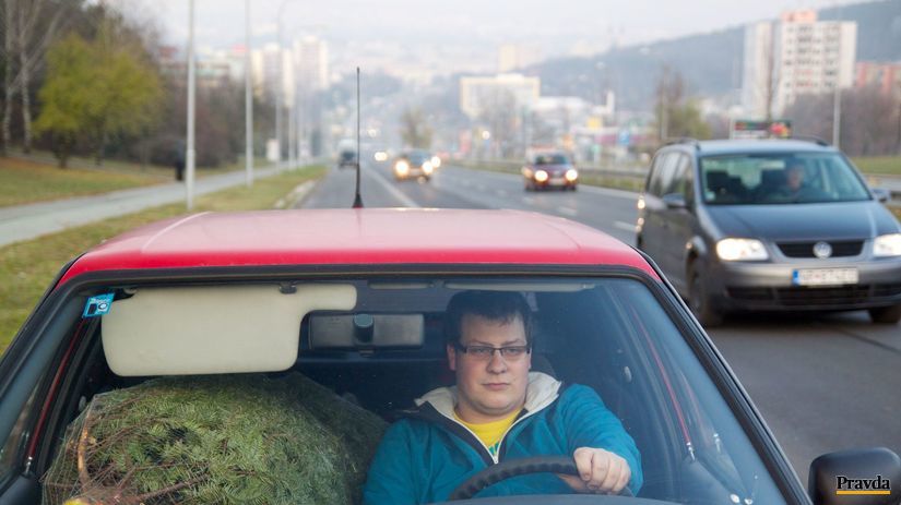 Martin Halama si odviezol jedľu nordmanovu.