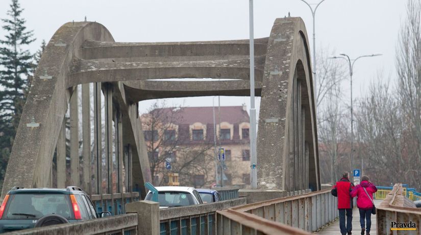 most, Piešťany