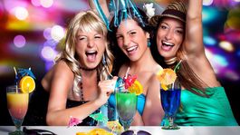 S týmito trikmi vám vydrží make-up aj celú noc! Bez prelíčenia! 