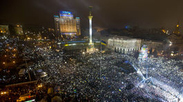 Ukrajinci počas spievania ukrajinskej národnej...