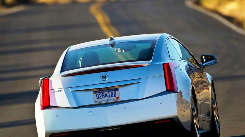 Cadillac ELR má na dĺžku 4 734 mm, čo je o 25...
