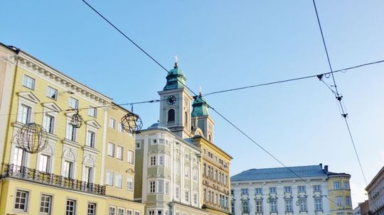 Najväčšie barokové námestie v Rakúsku so starým...