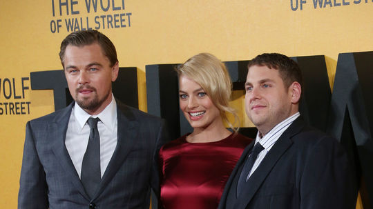 Herec Leonardo DiCaprio (vľavo) a jeho kolega...