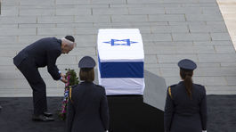 Izrael sa lúčil s Arielom Šaronom - vlkom v ovčom rúchu