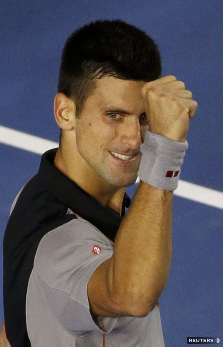 Novak Djokovič sa teší z triumfu nad Denisom...
