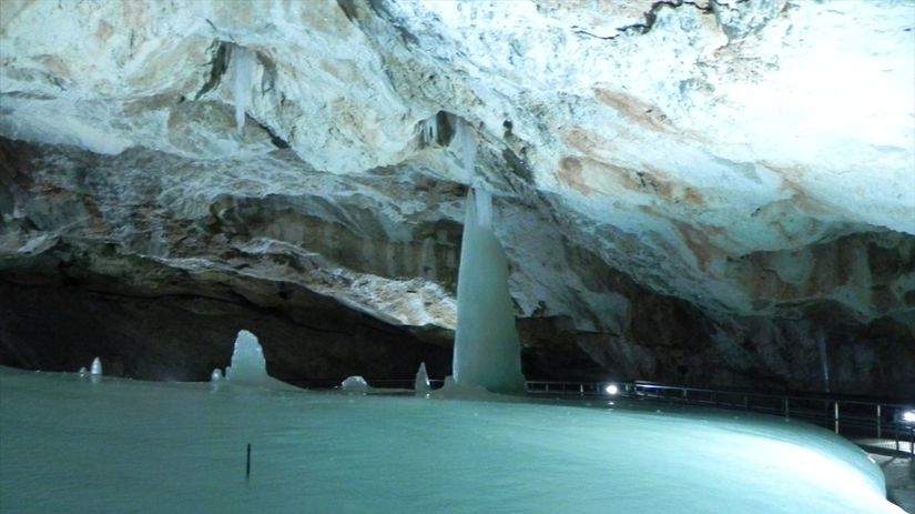 Dobšinská ľadová jaskyňa má vchod vo výške 970...