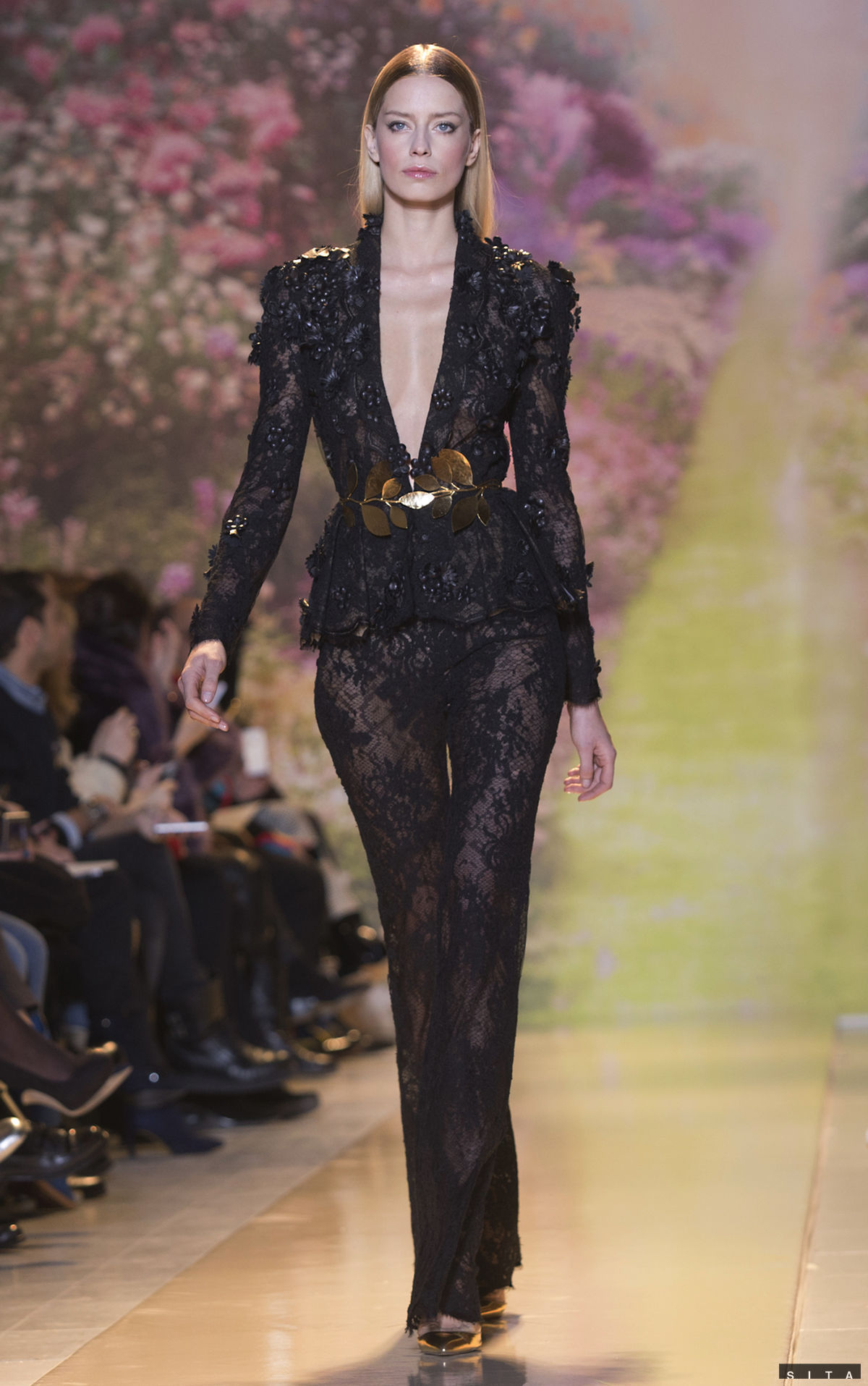 Modelka v kreácii Zuhair Murad Couture -...