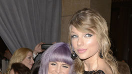 Kelly Osbourne (vľavo) a speváčka Taylor Swift 