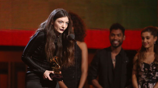 Lorde prevzala cenu za skladbu Royals, ktorá sa...