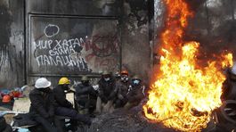 ukrajina, kyjev, protesty, demonštranti, oheň