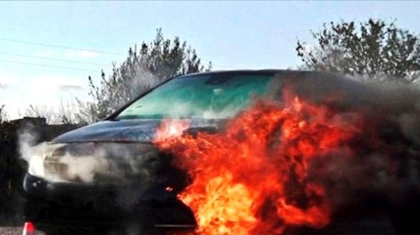 Mercedes-Benz počas vlastných nárazových testov...
