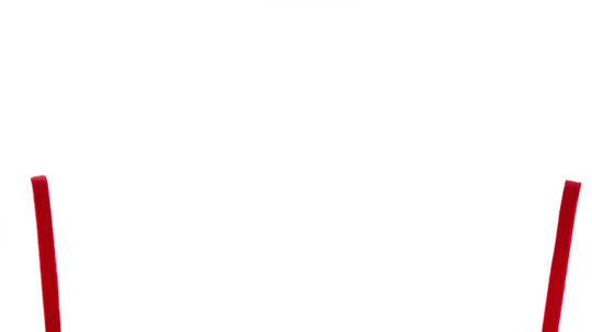  Model na snímke predáva Topshop. 