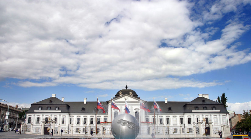 Prezidentský palác, leto, fontána, obloha