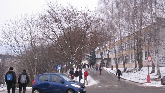 Veľký Krtíš a Modrý Kameň zostali bez pitnej vody. Silné mrazy komplikujú opravu potrubia a stopli aj cisterny