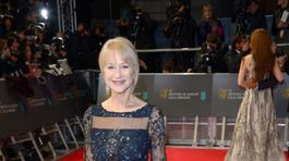 Herečka Helen Mirren pózuje fotografom na...