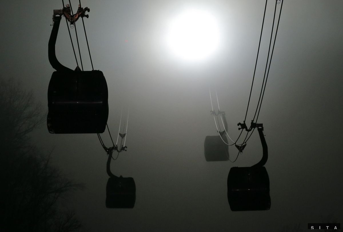 Kabínová lanovka v areáli Laura, kde museli pre...