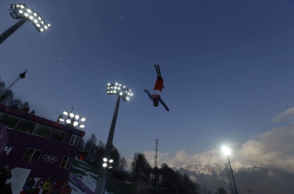 Číňan Qi Guangpu počas večerného tréningu v...