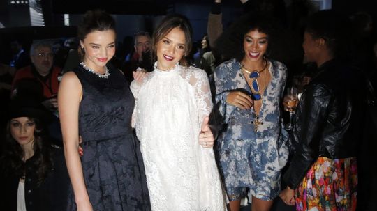 Trio v zložení (zľava): Miranda Kerr, Jessica...