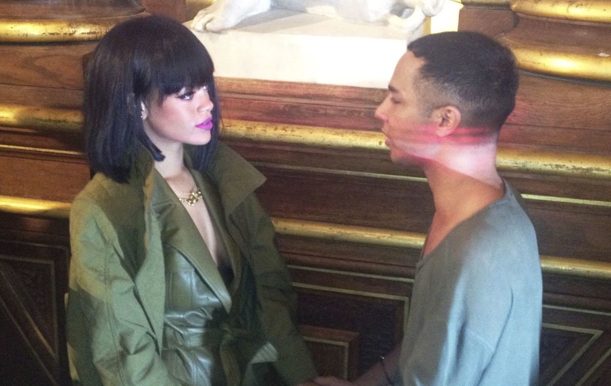 Speváčka Rihanna a dizajnér značky Balmain...